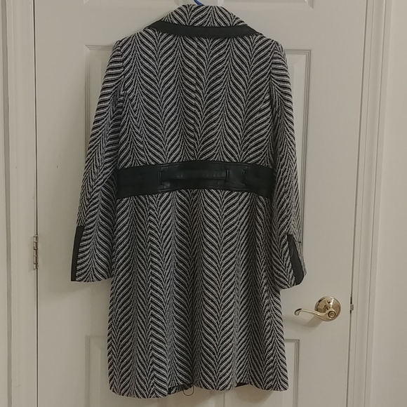 Wool coat - Picture 2 of 2